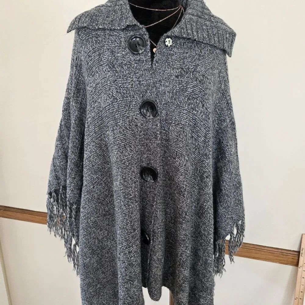 Carolyn Taylor Gray Turtleneck Shall/Poncho